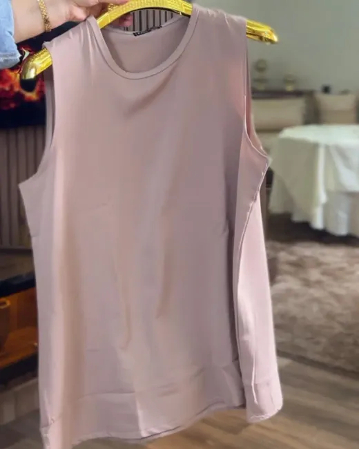 Basic Élégance – Chemise Essentielle